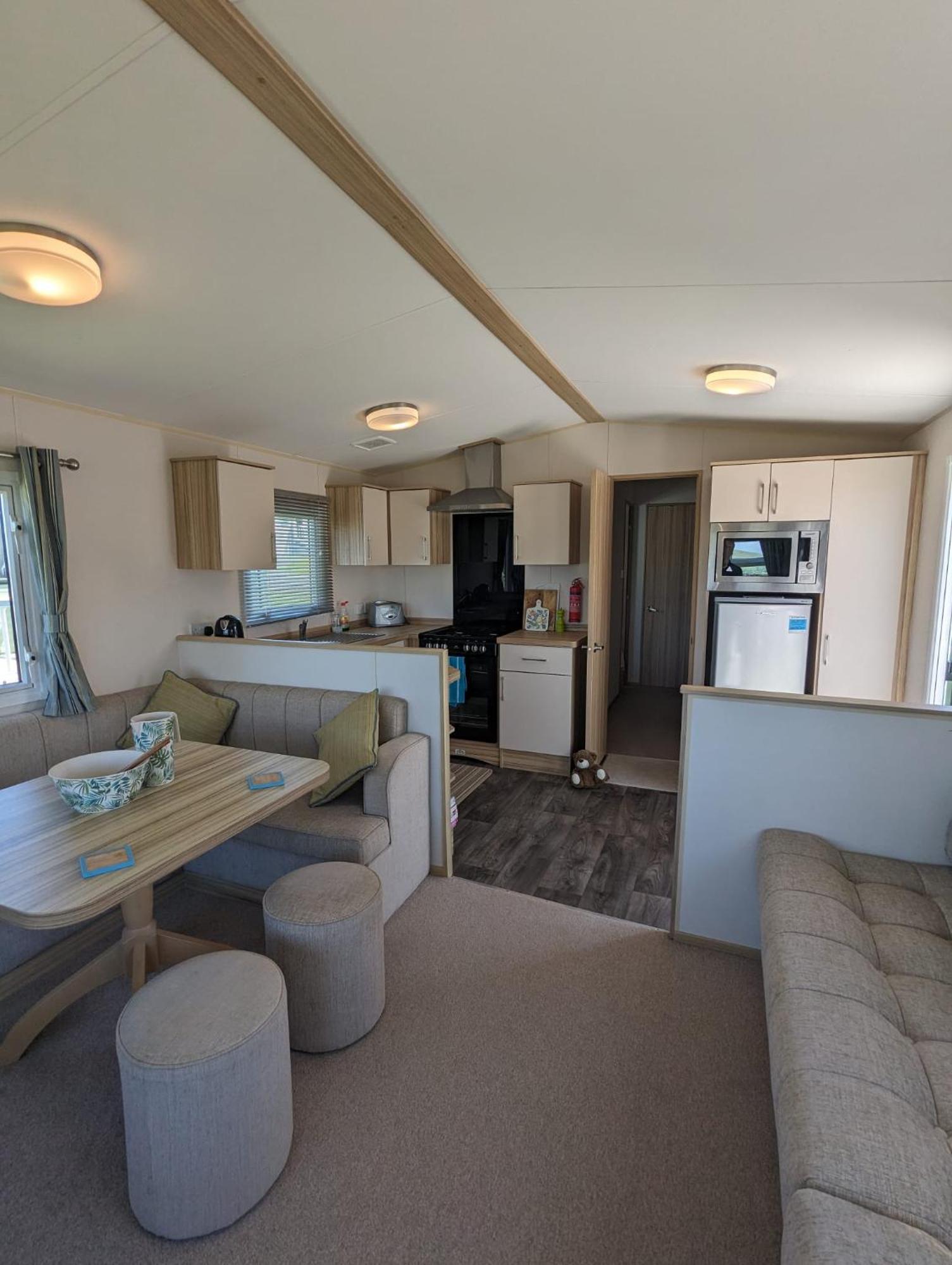 Lovely Bright Modern Caravan Swanage On Peaceful And Tranquil Holiday Park Exterior photo