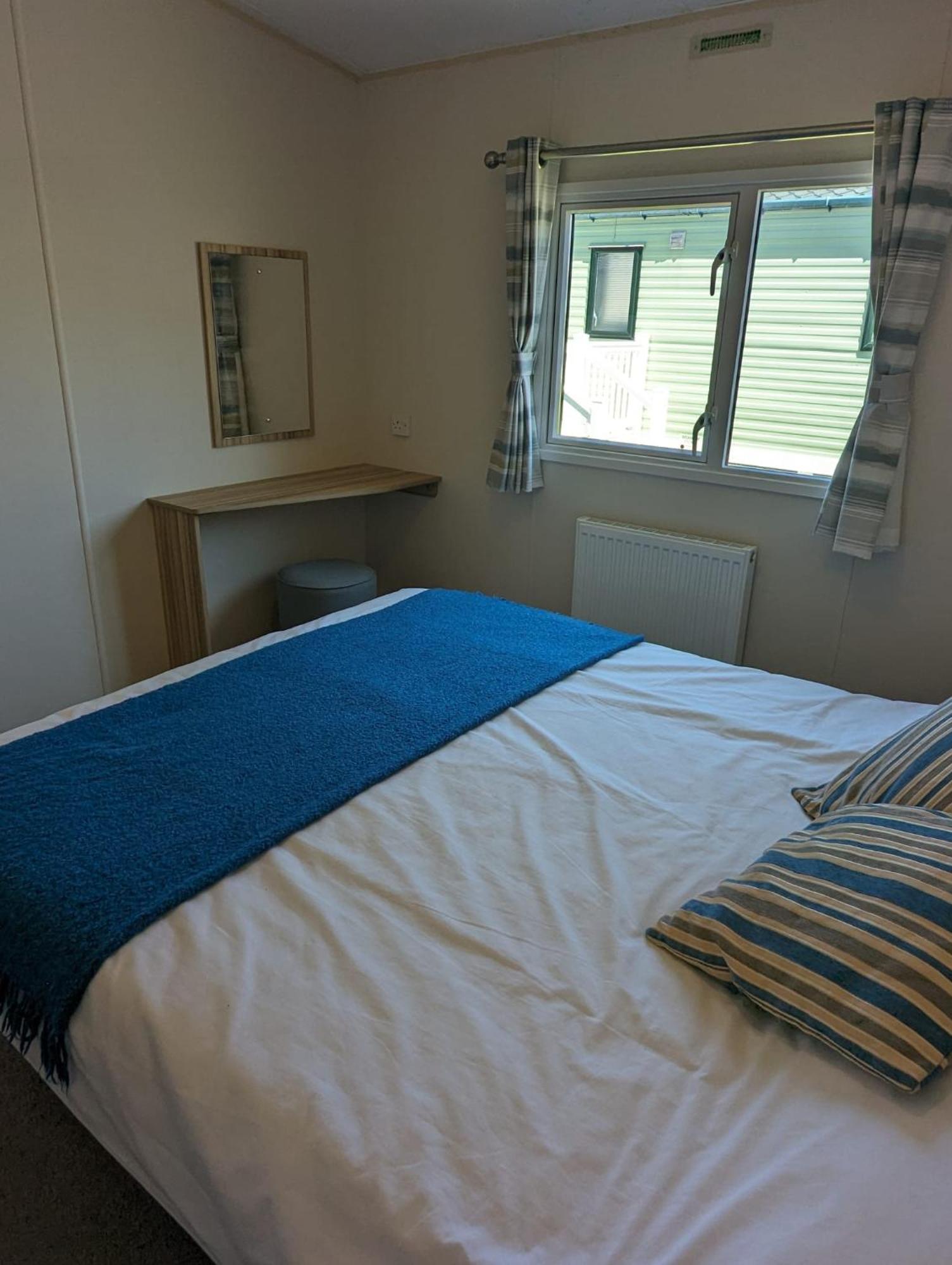 Lovely Bright Modern Caravan Swanage On Peaceful And Tranquil Holiday Park Exterior photo
