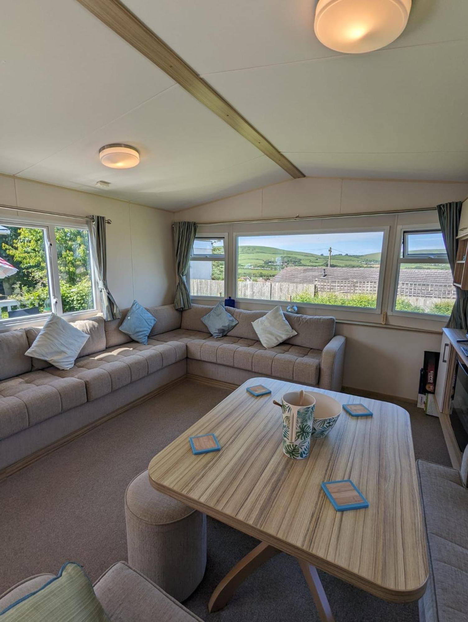 Lovely Bright Modern Caravan Swanage On Peaceful And Tranquil Holiday Park Exterior photo
